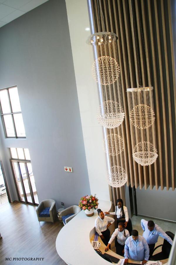King'S Palace Hotel Rustenburg Bagian luar foto