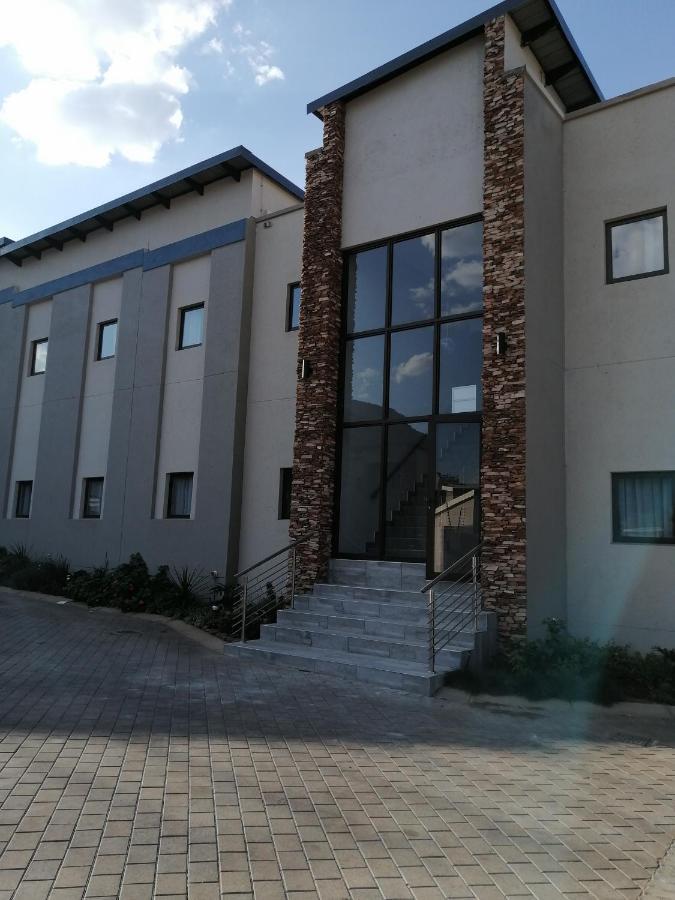 King'S Palace Hotel Rustenburg Bagian luar foto