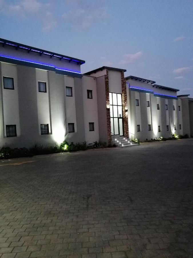 King'S Palace Hotel Rustenburg Bagian luar foto